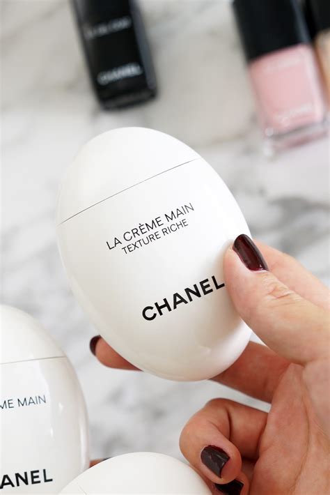 CHANEL hand